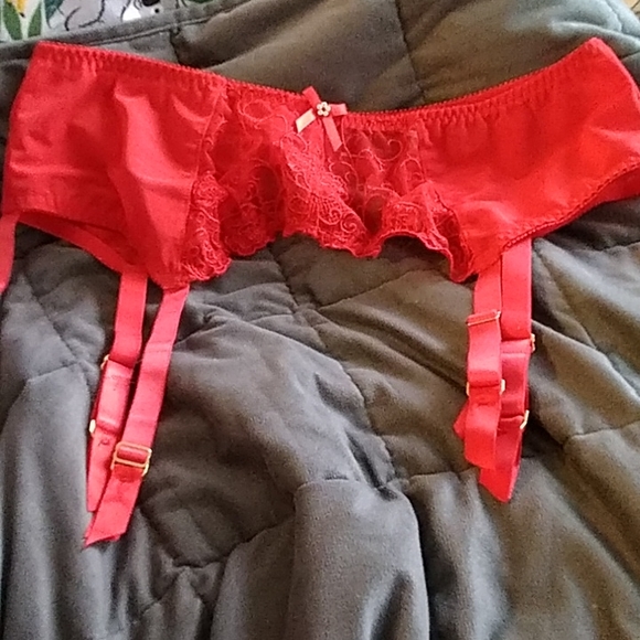 Garter belt - Picture 2 of 2